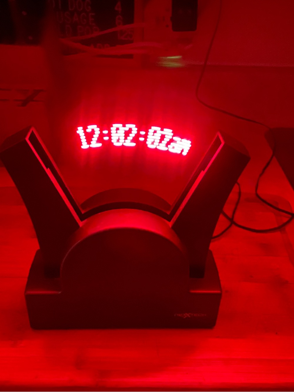 Nexxtech LED motion clock - Picture 3 of 9